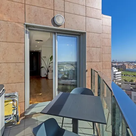 Апартаменты Guestready - Modern Flat With Terrace In